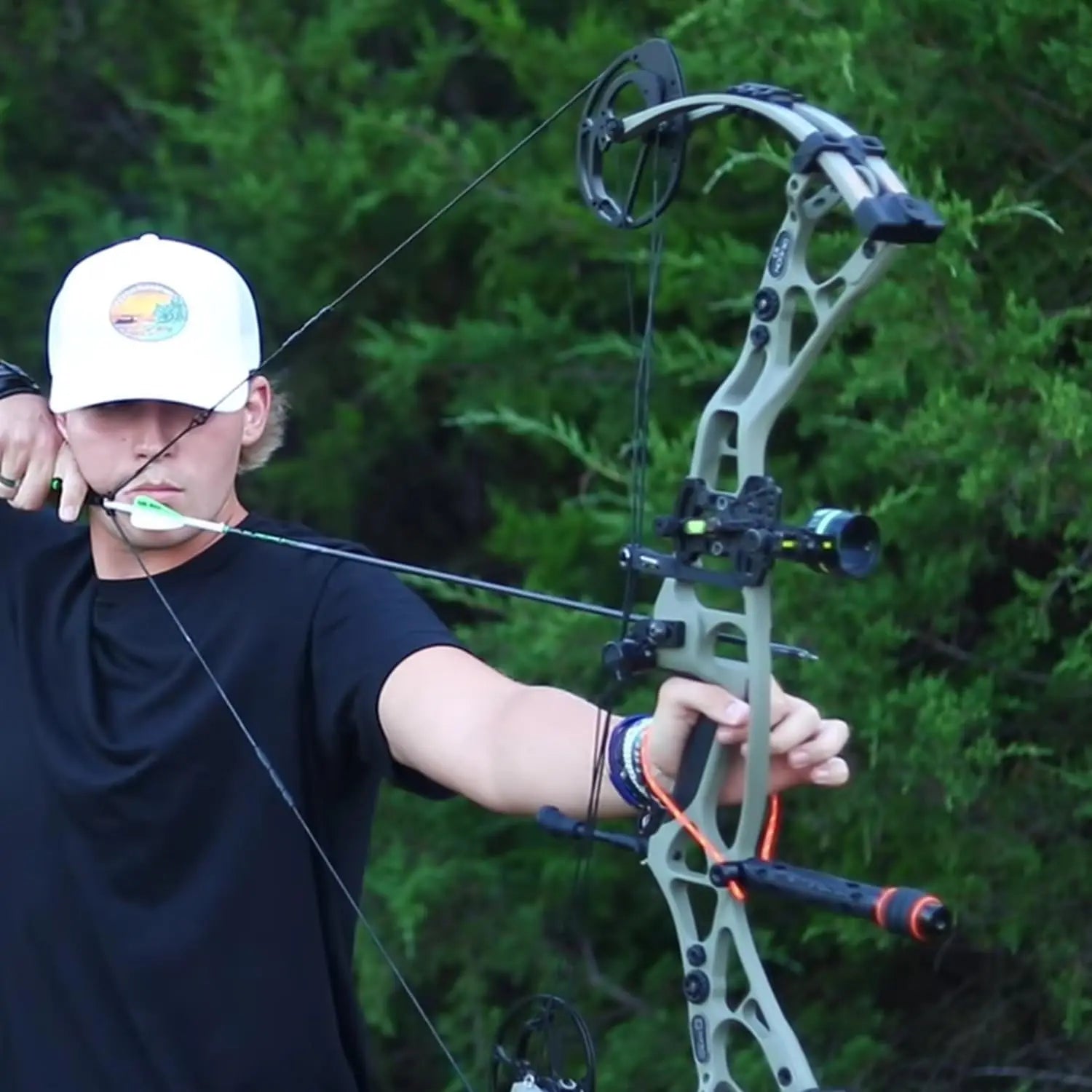 Bow Kit 60-70# Wilderness Large Cam(30"-32")Dragon 10 Flagship Top of  The Line Hunting  Compound Bow Kit for  Adults